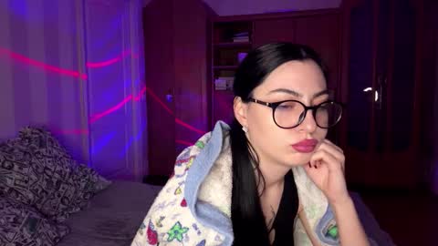 Snapshot of radiant_luna chatting on 12/15/25, 06:23 Luna online show from 12/15/25, 06:23