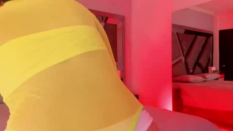 Snapshot of radiant_naomi chatting on 06/05/26, 11:27 Radiant Naomi online show from 06/05/26, 11:27