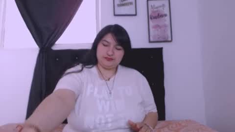 Snapshot of radiantgoddes chatting on 09/27/25, 02:11 radiantgoddes online show from 09/27/25, 02:11