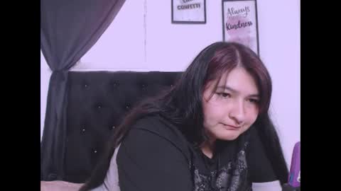 Snapshot of radiantgoddes chatting on 10/27/25, 03:49 radiantgoddes online show from 10/27/25, 03:49