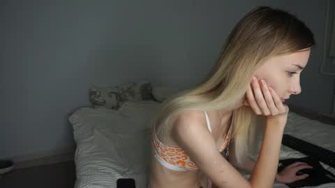 Sara online show from 09/24/25, 03:26