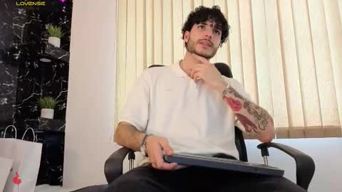 Snapshot of rafael_mendez chatting on 02/13/26, 09:11 R A F A E L online show from 02/13/26, 09:11
