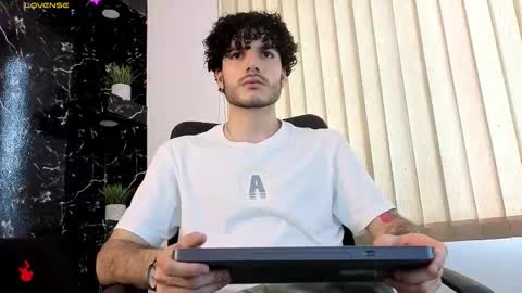 Snapshot of rafael_mendez chatting on 03/01/26, 07:16 R A F A E L online show from 03/01/26, 07:16