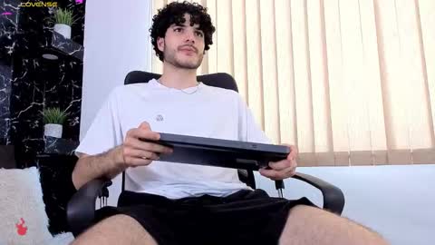 Snapshot of rafael_mendez chatting on 03/03/26, 08:15 R A F A E L online show from 03/03/26, 08:15