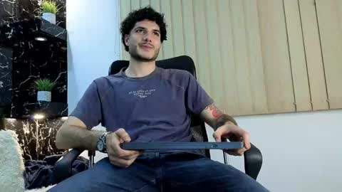 Snapshot of rafael_mendez chatting on 03/08/26, 02:04 R A F A E L online show from 03/08/26, 02:04