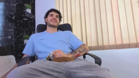 Snapshot of rafael_mendez chatting on 03/08/26, 09:29 R A F A E L online show from 03/08/26, 09:29