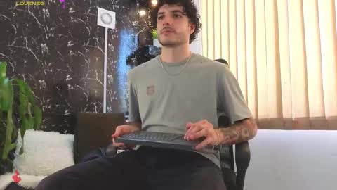Snapshot of rafael_mendez chatting on 03/22/26, 07:17 R A F A E L online show from 03/22/26, 07:17