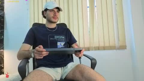 Snapshot of rafael_mendez chatting on 03/25/26, 08:59 R A F A E L online show from 03/25/26, 08:59
