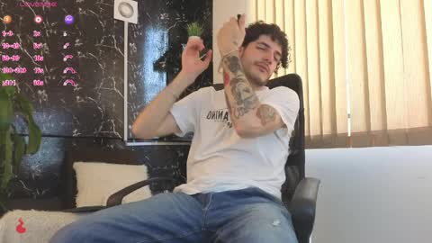Snapshot of rafael_mendez chatting on 04/04/26, 08:06 R A F A E L online show from 04/04/26, 08:06