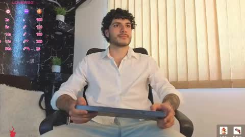 Snapshot of rafael_mendez chatting on 05/03/26, 08:15 R A F A E L online show from 05/03/26, 08:15