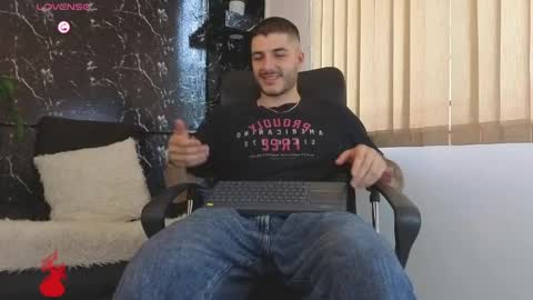 Snapshot of rafael_mendez chatting on 05/20/26, 08:48 R A F A E L online show from 05/20/26, 08:48