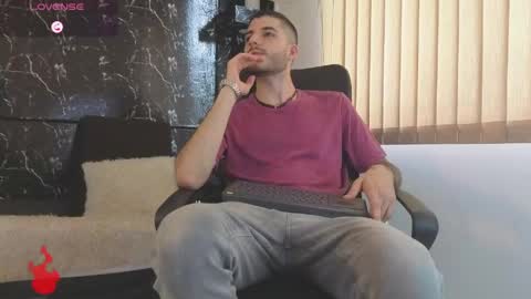 Snapshot of rafael_mendez chatting on 05/23/26, 08:57 R A F A E L online show from 05/23/26, 08:57