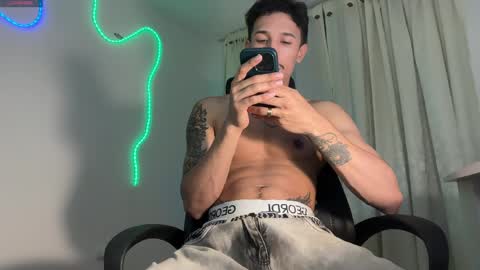 Snapshot of rafael_stone1 chatting on 04/20/26, 12:02 NEW IG online show from 04/20/26, 12:02