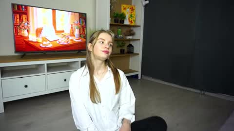 Amina online show from 09/16/25, 07:53