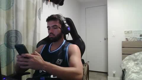 Snapshot of rafaelpiu chatting on 10/06/25, 03:59 can you tell me something online show from 10/06/25, 03:59