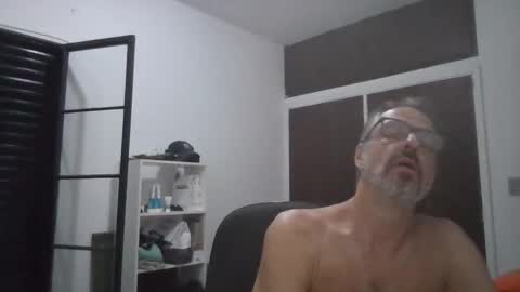 Snapshot of rafaelsel chatting on 10/19/25, 04:24 Big Uncle Jungle online show from 10/19/25, 04:24