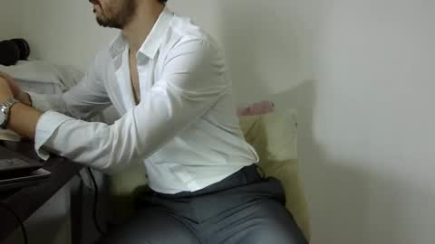Snapshot of rafaelssk chatting on 12/08/24, 01:14 elenacam online show from 12/08/24, 01:14