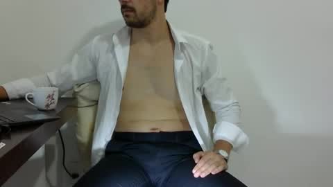 Snapshot of rafaelssk chatting on 03/05/25, 09:38 elenacam online show from 03/05/25, 09:38