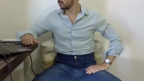 Snapshot of rafaelssk chatting on 03/08/25, 12:09 elenacam online show from 03/08/25, 12:09