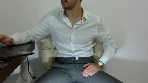 Snapshot of rafaelssk chatting on 03/11/25, 11:04 elenacam online show from 03/11/25, 11:04
