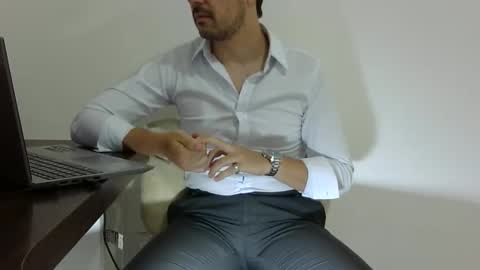 Snapshot of rafaelssk chatting on 01/06/26, 09:35 elenacam online show from 01/06/26, 09:35