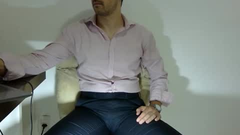 Snapshot of rafaelssk chatting on 01/12/26, 09:25 elenacam online show from 01/12/26, 09:25