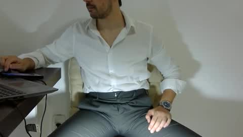 Snapshot of rafaelssk chatting on 01/16/26, 09:24 elenacam online show from 01/16/26, 09:24