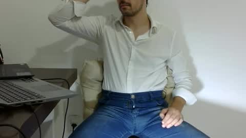 Snapshot of rafaelssk chatting on 01/16/26, 11:09 elenacam online show from 01/16/26, 11:09