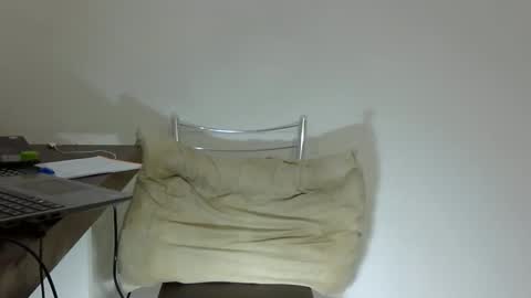 Snapshot of rafaelssk chatting on 01/17/26, 01:05 elenacam online show from 01/17/26, 01:05