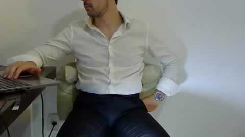 Snapshot of rafaelssk chatting on 02/11/26, 09:53 elenacam online show from 02/11/26, 09:53