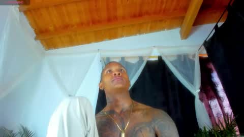 Snapshot of ragnarhot24 chatting on 11/08/25, 02:50 Andres H online show from 11/08/25, 02:50