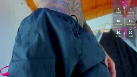 Snapshot of ragnarhot24 chatting on 11/10/25, 01:32 Andres H online show from 11/10/25, 01:32