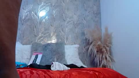 Snapshot of raichellcooper1 chatting on 12/16/25, 06:46 raichellcooper1 online show from 12/16/25, 06:46