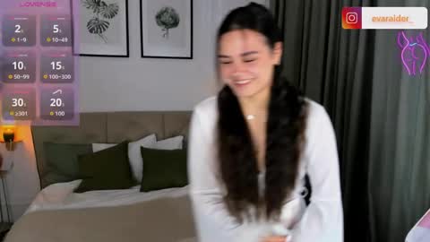 Snapshot of raidereva_ chatting on 06/04/26, 05:35 Eva online show from 06/04/26, 05:35