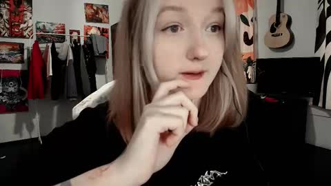 Snapshot of raiingurl chatting on 09/30/25, 08:41 Kate online show from 09/30/25, 08:41