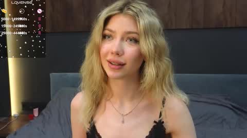 Lisa online show from 02/21/25, 11:54