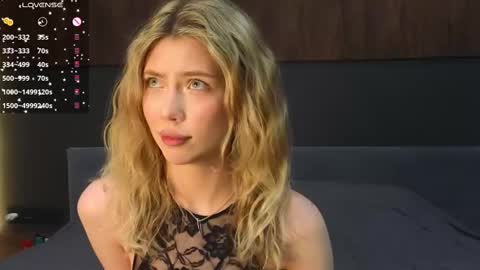 Lisa online show from 02/25/25, 09:24