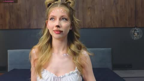 Lisa online show from 10/30/25, 09:04