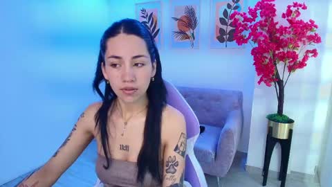 Snapshot of rainy_doll chatting on 05/22/26, 12:00 Rainy online show from 05/22/26, 12:00