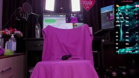 Laura online show from 12/08/24, 02:39