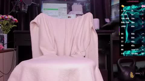 Laura online show from 05/18/26, 02:51
