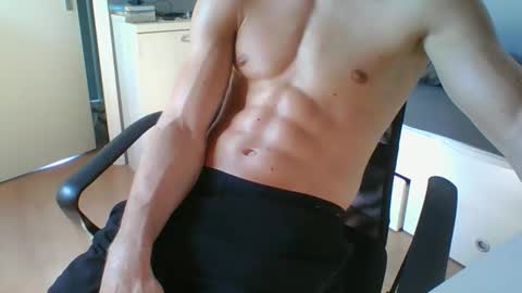 Snapshot of ramonjoosse2001 chatting on 04/14/26, 12:00 ramonjoosse2001 online show from 04/14/26, 12:00