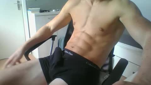 Snapshot of ramonjoosse2001 chatting on 05/13/26, 12:24 ramonjoosse2001 online show from 05/13/26, 12:24