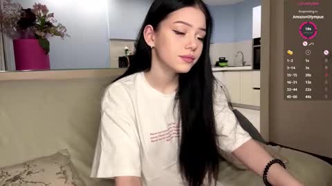 Luna online show from 10/01/25, 01:39