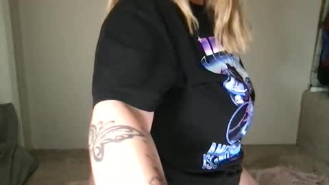 Snapshot of randiigirl69 chatting on 12/15/25, 09:13 Randii online show from 12/15/25, 09:13