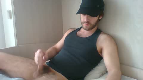 Snapshot of randomguy_42 chatting on 05/10/26, 11:04 randomguy_42 online show from 05/10/26, 11:04