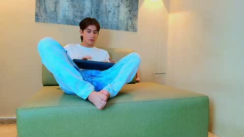 Snapshot of raphael_nyon1 chatting on 05/15/26, 04:36 raphael_nyon1 online show from 05/15/26, 04:36