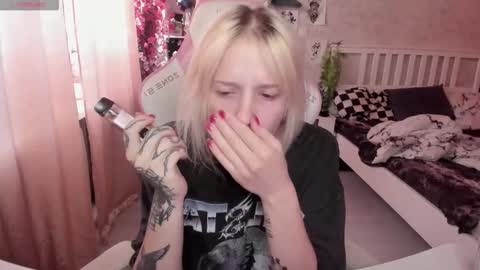 Snapshot of rapunzel_cute chatting on 10/08/25, 01:31 Rapunzel online show from 10/08/25, 01:31