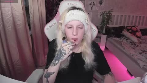 Snapshot of rapunzel_cute chatting on 11/13/25, 01:32 Rapunzel online show from 11/13/25, 01:32