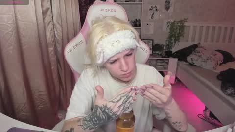 Snapshot of rapunzel_cute chatting on 11/21/25, 01:21 Rapunzel online show from 11/21/25, 01:21